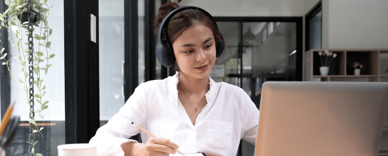 asian-woman-working-on-laptop