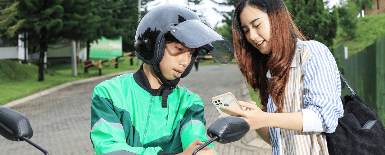 gojek online taxi driver indonesia