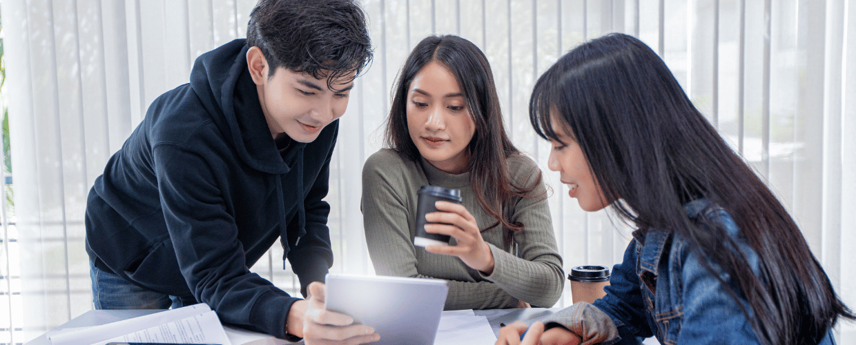 asian-woman-man-studying