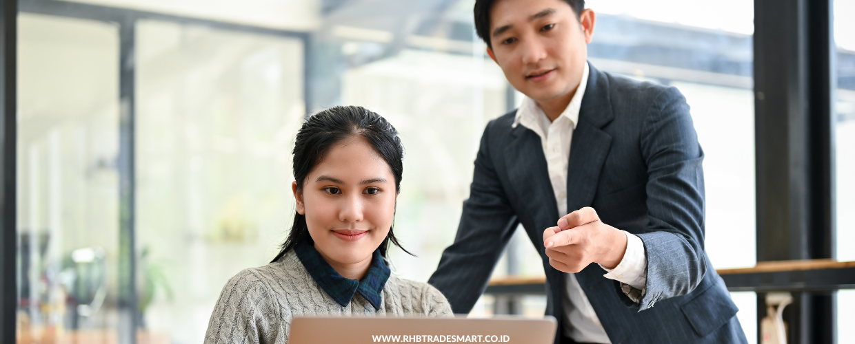 asian-woman-and-man-working-office